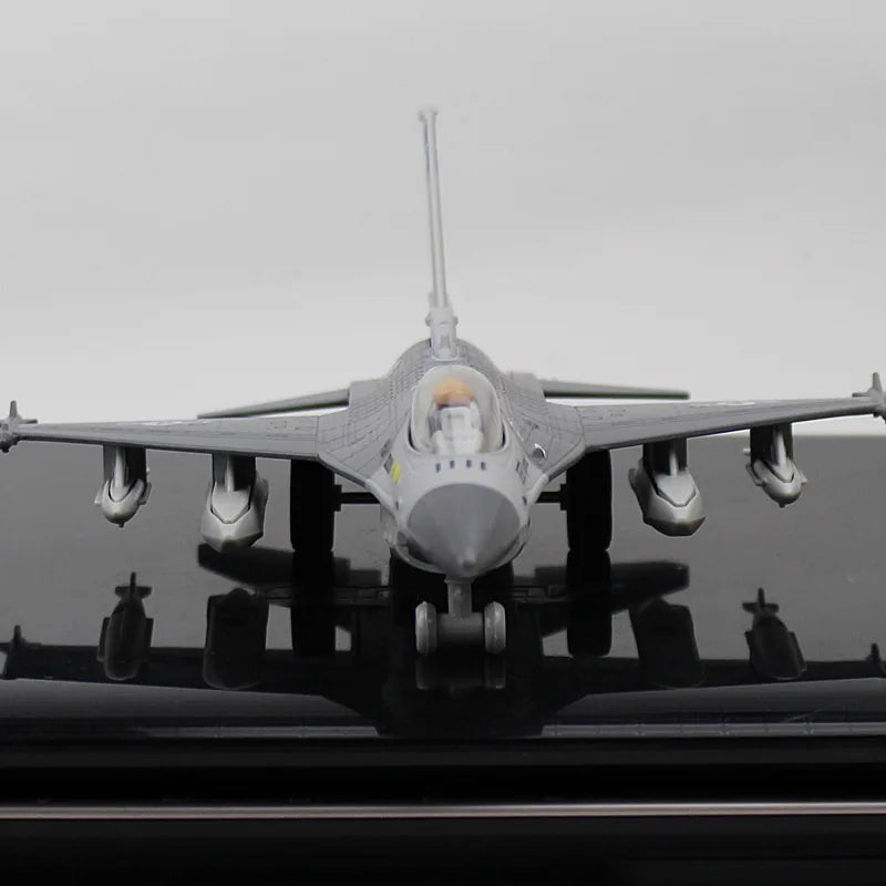 Alloy F16 Fighter model acoustooptic return force aviation military aircraft model Toy Ornament Gift FJ5